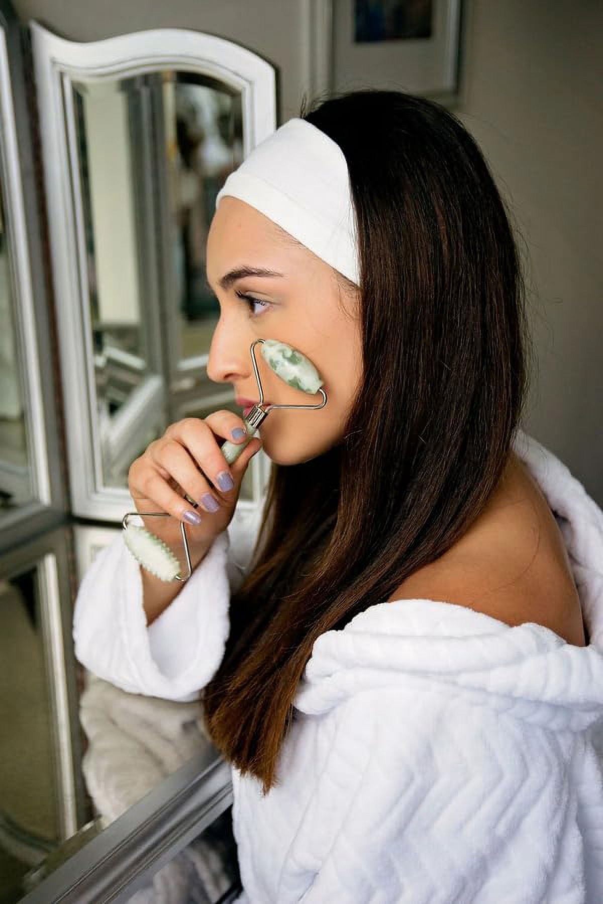 Jade Face Roller with Dual-Action Design, Green For All Skin Types - Image 3