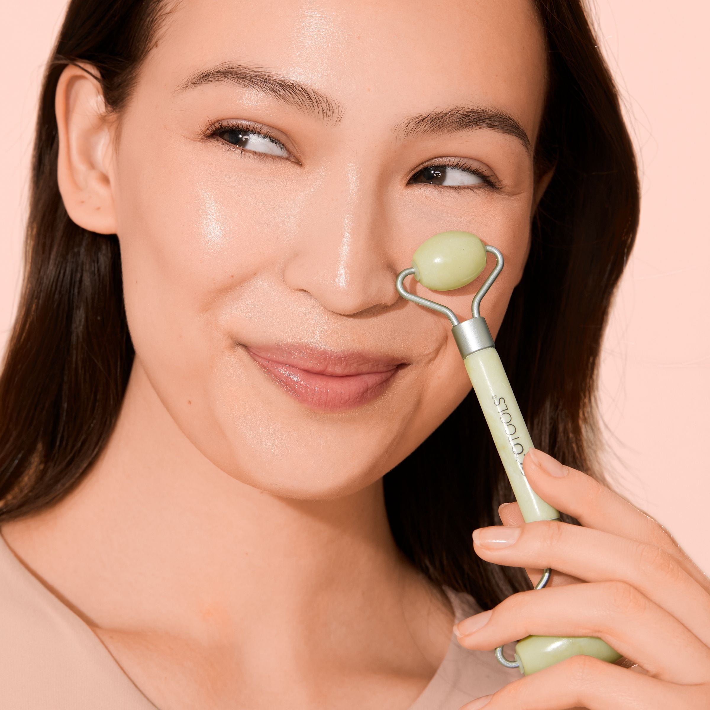 EcoTools Jade Facial Roller for Smoothing, Sculpting & Massage - Ideal for Reducing Puffiness & Enhancing Skincare Absorption - Image 3