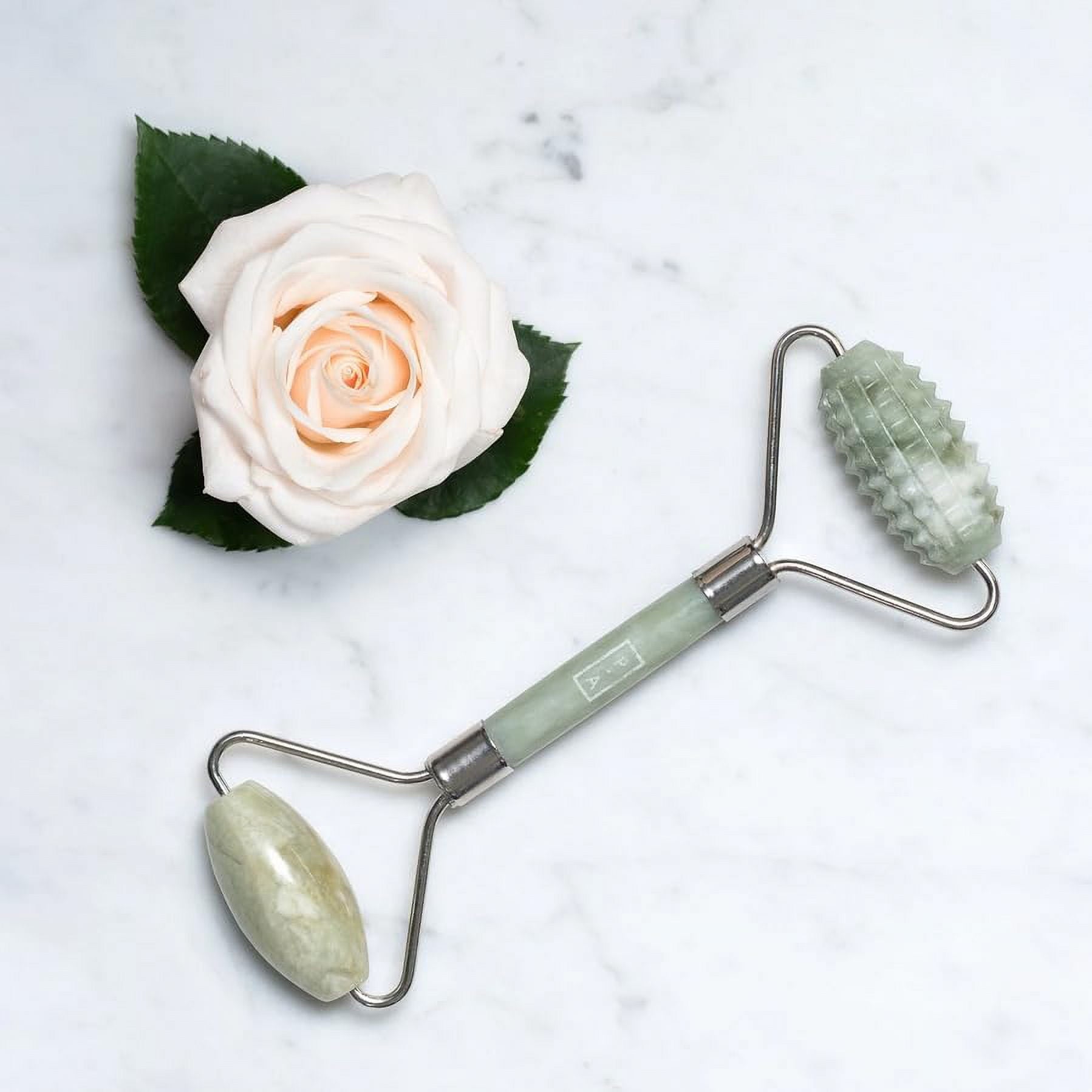 Jade Face Roller with Dual-Action Design, Green For All Skin Types - Image 2